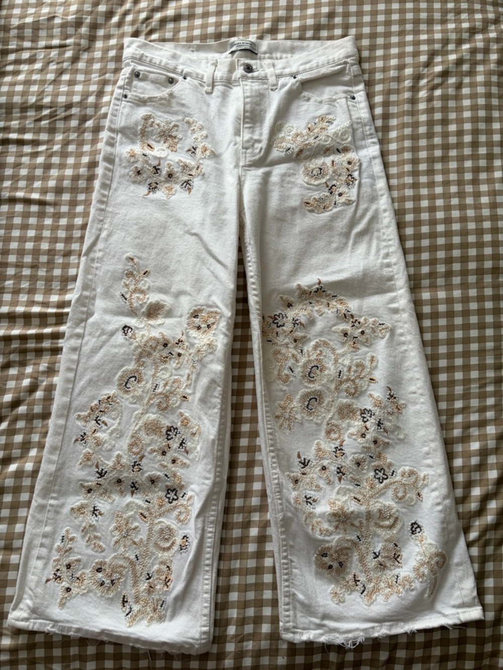 Zara White Wide-Leg Jeans with Beige & Black Floral Embroidery